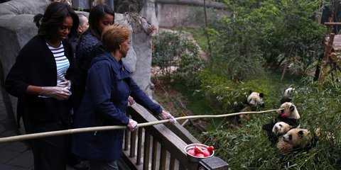 Η Μισέλ  Ομπάμα ταϊζει πάντα  στην Κίνα 