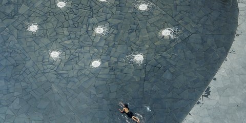 Οταν το συντριβάνι, γίνεται πισίνα