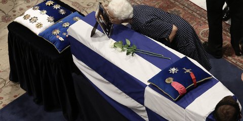 Το ύστατο χαίρε στον τελευταίο των ηγετών Κωνσταντίνο Μητσοτάκη - Φωτογραφία: Intimenews/ΚΩΤΣΙΑΡΗΣ ΓΙΑΝΝΗΣ