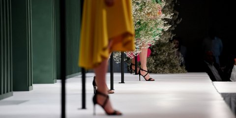 Επίδειξη ανοιξιάτικης μόδας στη Μελβούρνη της Αυστραλίας /Φωτογραφία: EPA/TRACEY NEARMY AUSTRALIA AND NEW ZEALAND OUT