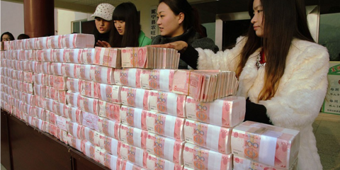 Τοίχος χρημάτων ως μπόνους για το τέλος του έτους στην Κίνα