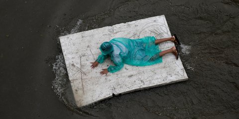 Βίαιοι μουσώνες έφεραν πλημμύρες στην Ινδία -Φωτογραφία: AP Photo/Rafiq Maqbool