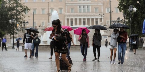 Ξαφνικό μπουρίνι αιφνιδίασε τουρίστες και κατοίκους!