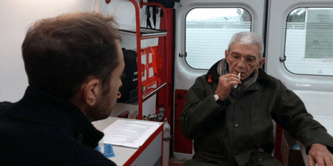 Ο δήμαρχος Θεσσαλονίκης κάνει τεστ για HIV στο πλαίσιο της παγκόσμιας ημέρας για το AIDS