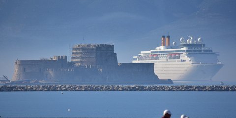 Το κρουαζιερόπλοιο Costa Neoclassica «έπιασε» Ναύπλιο