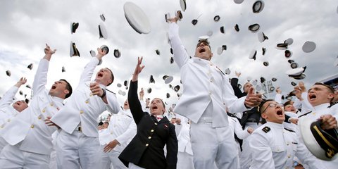   Τελετή αποφοίτησης από τη Ναυτική Ακαδημία των ΗΠΑ -Φωτογραφία: AP Photo/Patrick Semansky
