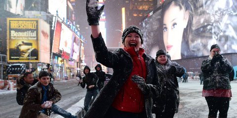 Πρωτοφανές κύμα χιονιά πλήττει τη Νέα Υόρκη...
