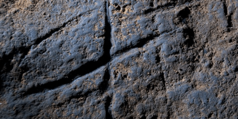 Σε μια σπηλιά του Γιβραλτάρ, ιστορικοί ανακάλυψαν το πρώτο γκράφιτι των Νεάντερταλ, ηλικίας 39.000 ετών