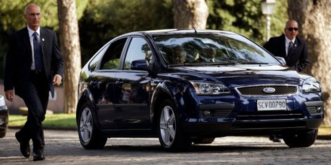 Εχθρός της πολυτέλειας έχει αποδειχθεί ο Πάπας Φραγκίσκος έως τώρα. Αρχικά, προτίμησε να μείνει σε ξενοδοχείο και όχι στα παπικά διαμερίσματα στο Βατικανό. Τώρα εθεάθη να κυκλοφορεί με ένα Ford Focus. Γεγονός που προκάλεσε θετική εντύπωση, σε σύγκριση με