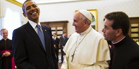 Τα γέλια και η ανταλλαγή δώρων στην επίσκεψη του Ομπάμα στο Βατινακό