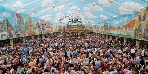 Χιλιάδες Γερμανοί και τουρίστες με μια μπύρα στο χέρι -182ο Oktoberfest