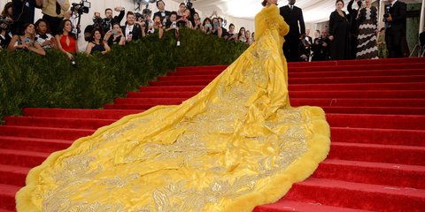 Μια τουαλέτα-ομελέτα στο Met Gala