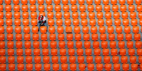 Μουντιάλ 2018: Απαρηγόρητος Αιγύπτιος φίλαθλος μετά την ήττα/ Φωτογραφία: AP