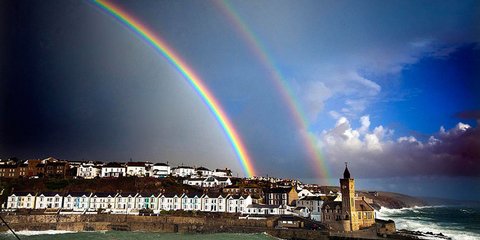 Η μαγεία της φύσης -Διπλό ουράνιο τόξο μετά από σφοδρή καταιγίδα στην Κορνουάλη 
