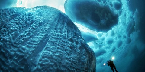 Ετσι φαίνονται τα παγόβουνα από κάτω... 