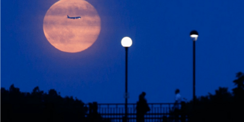 Η εικόνα της ημέρας: Η Πανσέληνος του Ιουλίου