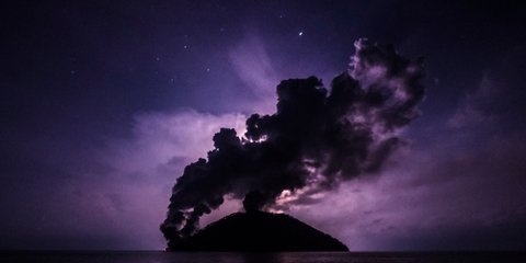  Βρυχάται το ηφαίστειο στο νησί Καντοβάρ στην Παπούα-Νέα Γουινέα -Φωτογραφία: Brenton-James Glover via AP