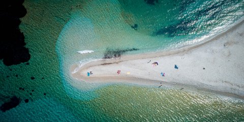 Η παραλία του Αγίου Παύλου στην Αμοργό -Φωτογραφία: ΑΝΤΩΝΗΣ ΝΙΚΟΛΟΠΟΥΛΟΣ/EUROKINISSI
