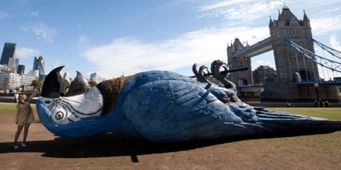 Ο γιγάντιος παπαγάλος των Monty Pythons στο κέντρο South Bank