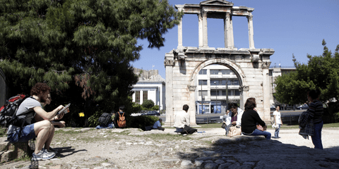 Μια βόλτα στην έρημη πασχαλιάτικη Αθήνα