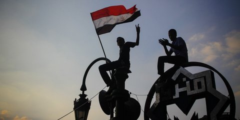 Ο Μοχάμεντ Μόρσι εκλέχθηκε Πρόεδρος της Αιγύπτου μέσω της δύναμης του λαού να ρίξει τον Χόσνι Μουμπάρακ και ανατράπηκε από το αξίωμά του με τον ίδιο τρόπο. Η ανατροπή του από τον στρατό προκάλεσε έντονο ενθουσιασμό στους εκατοντάδες χιλιάδες πολίτες που ξ