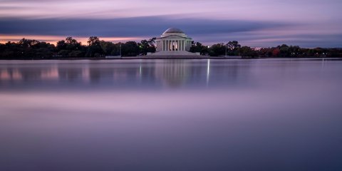 Σαν καρτ ποστάλ: Το Μνημείο Τόμας Τζέφερσον «βυθίζεται» στα χρώματα της αυγής