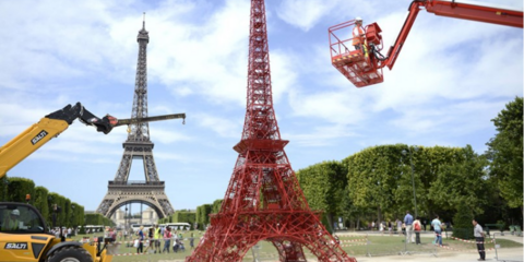 Η εικόνα της ημέρας: Πύργος του Αϊφελ εις διπλούν