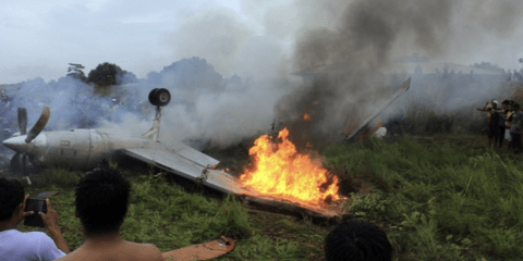 Συγκλονιστική λήψη από το αιματηρό αεροπορικό δυστύχημα στη Βολιβία