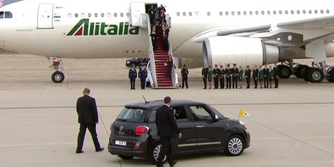 Ο πάπας Φραγκίσκος με Fiat 500 στις ΗΠΑ