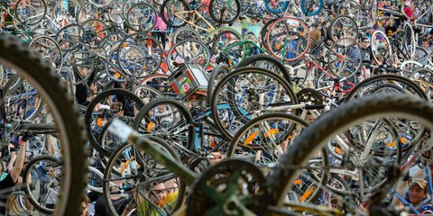 Στην Ουγγαρία πήραν τα ποδήλατα στα χέρια... 