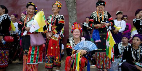  Μια ριπή ανέμου, προσέφερε αυτό το αστείο ενσταντανέ του Πάπα Φραγκίσκου -Φωτογραφία: AP Photo/Alessandra Tarantino