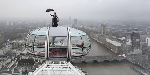  Happening στο Λονδίνο με αφορμή την πρεμιέρα της ταινίας «Η Μαίρη Πόπινς επιστρέφει» -Φωτογραφία: Joe Giddens/PA via AP