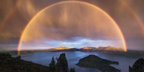 Ενα απίθανο, διπλό ουράνιο τόξο 