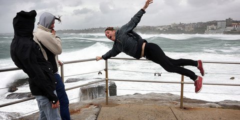 Τον πήρε και τον σήκωσε