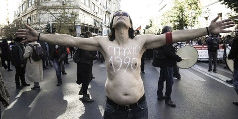 Πτυχιούχος του 1990 -Από την πορεία των εκπαιδευτικών στο κέντρο της Αθήνας -Φωτογραφία: Menelaos Myrillas / SOOC