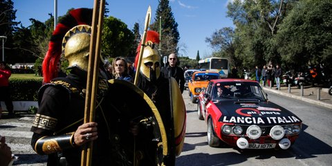 Η γραφικότητα του νεοέλληνα, ακόμη και στην αφετηρία του ιστορικού Ράλλυ MONTE CARLO Φωτογραφία: EUROKINISSI// ΣΤΕΛΙΟΣ ΜΙΣΙΝΑΣ
