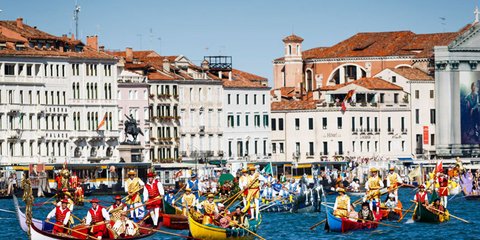 Ιστορική ρεγκάτα στη Βενετία...