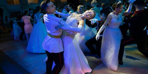 Ο ετήσιος χορός των στρατιωτικών σχολών της Ρωσίας  -Φωτογραφία: AP Photo/Alexander Zemlianichenko