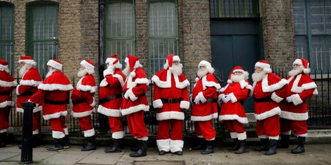  Ουρά στην μοναδική αναγνωρισμένη σχολή επαγγελματιών Αϊ-Βασίληδων στη Βρετανία -Φωτογραφία: AP Photo/Matt Dunham