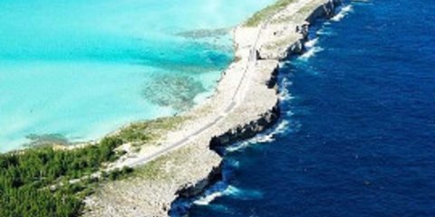 Παράδοξα της φύσης: Η εντυπωσιακή «διπλή θάλασσα» στις Μπαχάμες [εικόνες] 