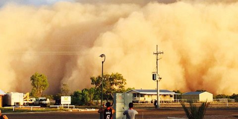 Σκονοθύελλα έκανε τη μέρα νύχτα στην Αυστραλία