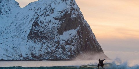 Surfing σε εξτρίμ συνθήκες -Στο νησί Λοφοτέν, στον Αρκτικό Κύκλο... 
