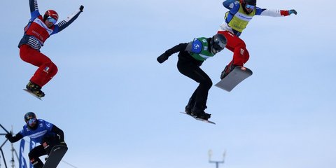 Snowboarder στον αέρα