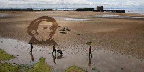 Αλλοι χτίζουν στην άμμο παλάτια και άλλοι... τον Σούμπερτ