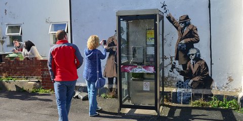 Η εικόνα της ημέρας: Τηλεφωνικές υποκλοπές