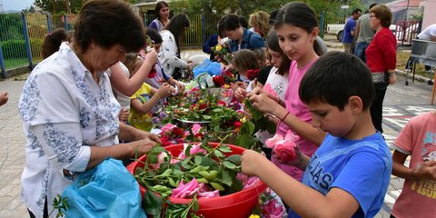  Το πανάρχαιο έθιμο του μαγιάτικου στεφανιού στο χωριό Πυργιώτικα στο Ναύπλιο -Φωτογραφία: ΑΠΕ-ΜΠΕ/ΜΠΟΥΓΙΩΤΗΣ ΕΥΑΓΓΕΛΟΣ