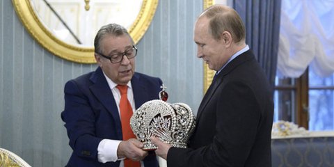 Ενα στέμμα για τον Πούτιν... 