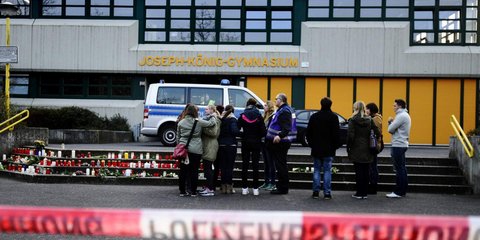 Θρήνος στο σχολείο  που φοιτούσαν οι 16 μαθητές που χάθηκαν κατά τη συντριβή του αεροσκάφους της Germanwings... 