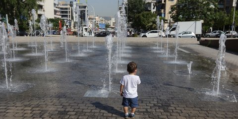 Μίνι καύσωνας και σήμερα στην Αθήνα: Είναι κι αυτό «μια κάποια λύσις» -Φωτογραφία: EUROKINISSI/ ΓΙΑΝΝΗΣ ΠΑΝΑΓΟΠΟΥΛΟΣ