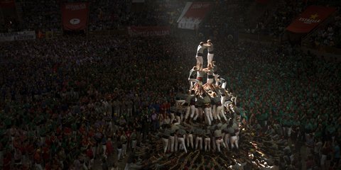 Ενας πύργος από ανθρώπους